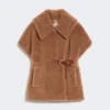 Capa de tejido teddy, color camel Capa de tejido teddy, color camel