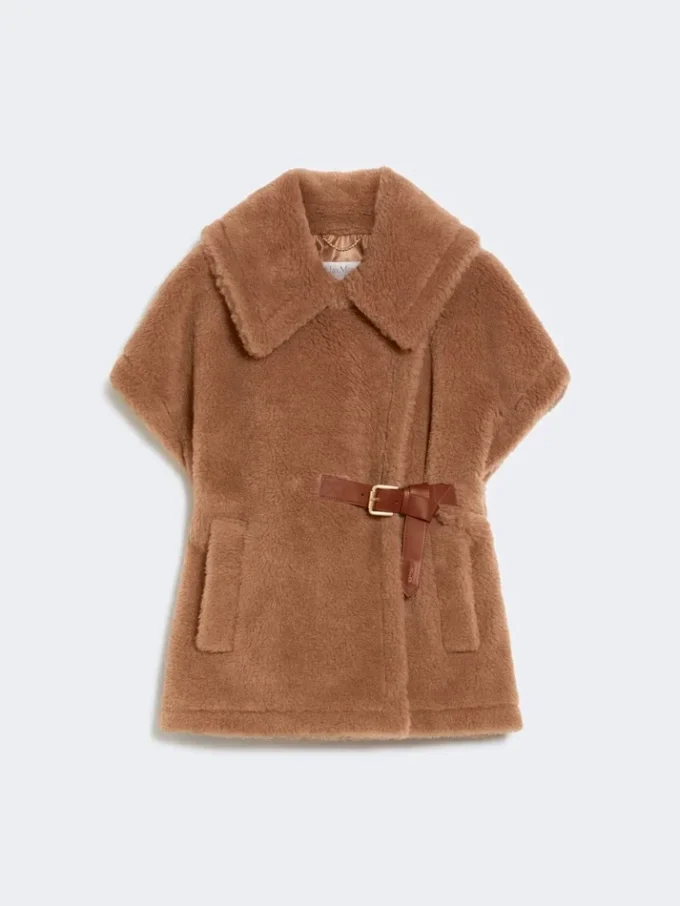 Capa de tejido teddy, color camel Capa de tejido teddy, color camel