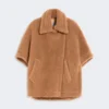 Capa de tejido teddy, color camel Capa de tejido teddy, color camel