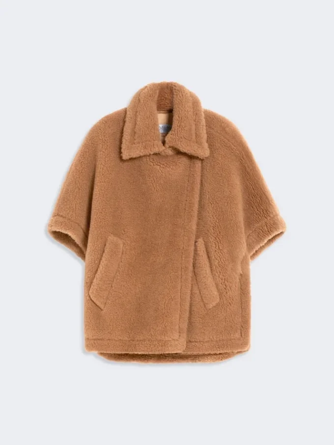 Capa de tejido teddy, color camel Capa de tejido teddy, color camel