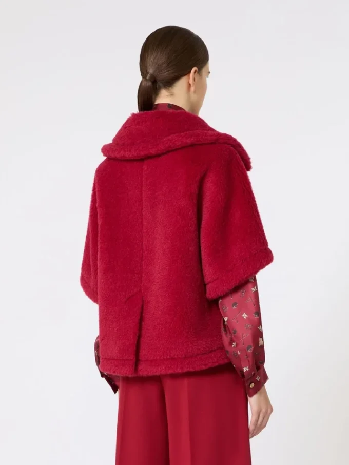 Capa de tejido teddy de alpaca y lana, color rojo Capa de tejido teddy de alpaca y lana, color rojo