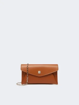 Cartera tipo sobre de piel, color óxido