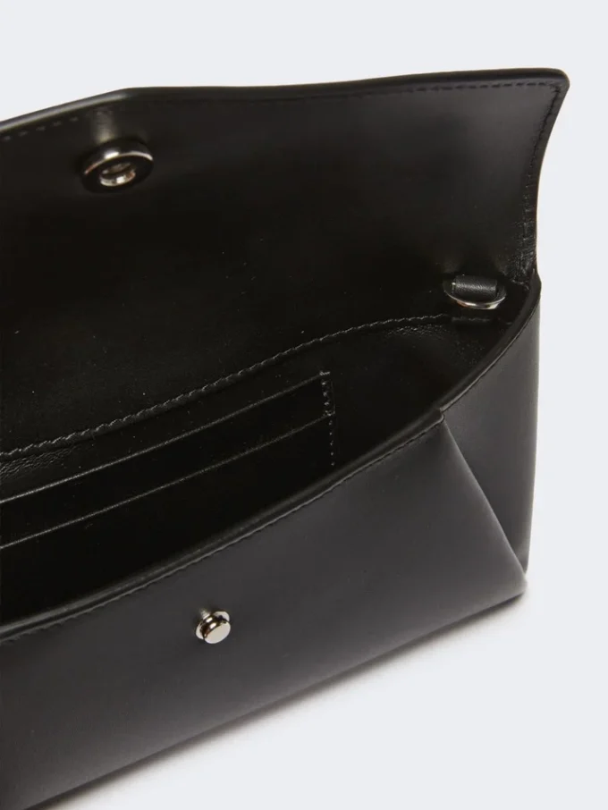Cartera tipo sobre de piel, negra Cartera tipo sobre de piel, negra