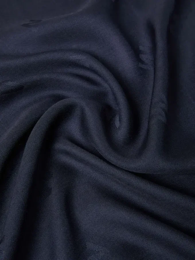 Chal de punto jacquard de lana y seda, azul medianoche Chal de punto jacquard de lana y seda, azul medianoche