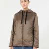 Chaqueta acolchada con capucha de lona repelente al agua, color avellana Chaqueta acolchada con capucha de lona repelente al agua, color avellana