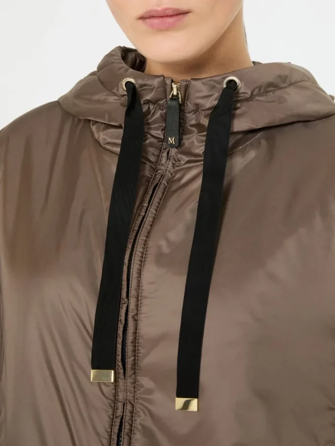 Chaqueta acolchada con capucha de lona repelente al agua, color avellana Chaqueta acolchada con capucha de lona repelente al agua, color avellana