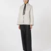 Chaqueta acolchada con capucha de lona repelente al agua, color beige Chaqueta acolchada con capucha de lona repelente al agua, color beige
