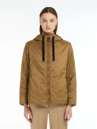 Chaqueta acolchada con capucha y tratamiento repelente al agua, color caramelo