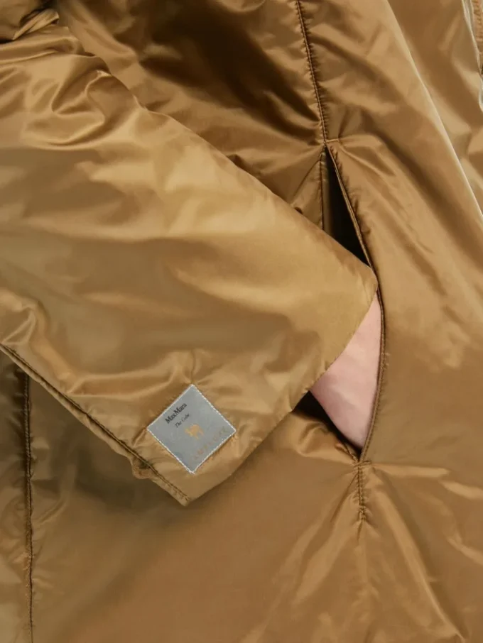 Chaqueta acolchada con capucha y tratamiento repelente al agua, color caramelo Chaqueta acolchada con capucha y tratamiento repelente al agua, color caramelo