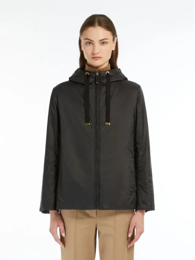 Chaqueta acolchada con capucha y tratamiento repelente al agua, negra Chaqueta acolchada con capucha y tratamiento repelente al agua, negra
