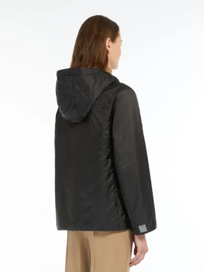Chaqueta acolchada con capucha y tratamiento repelente al agua, negra Chaqueta acolchada con capucha y tratamiento repelente al agua, negra