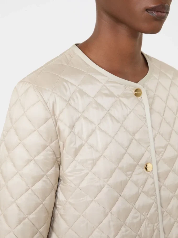 Chaqueta acolchada de lona repelente al agua con cuello redondo, color natural Chaqueta acolchada de lona repelente al agua con cuello redondo, color natural