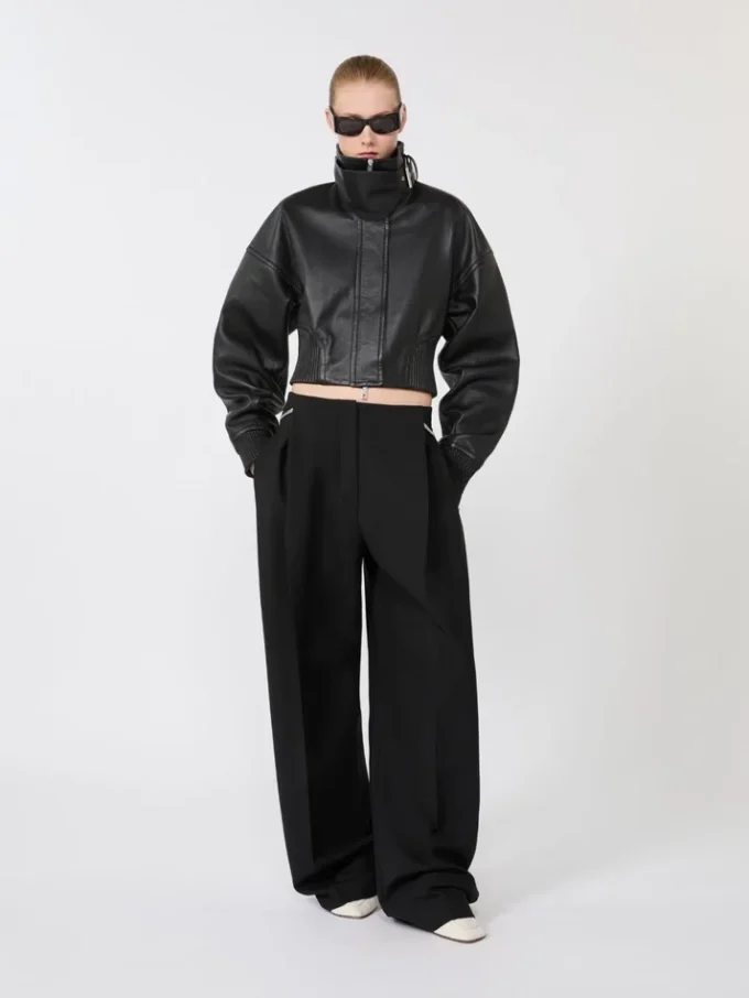 Chaqueta corta de cuero, negra Chaqueta corta de cuero, negra