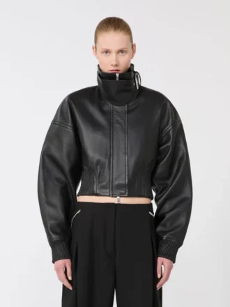 Chaqueta corta de cuero, negra