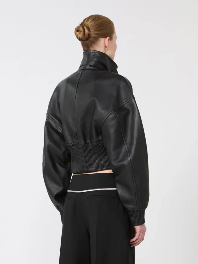 Chaqueta corta de cuero, negra Chaqueta corta de cuero, negra