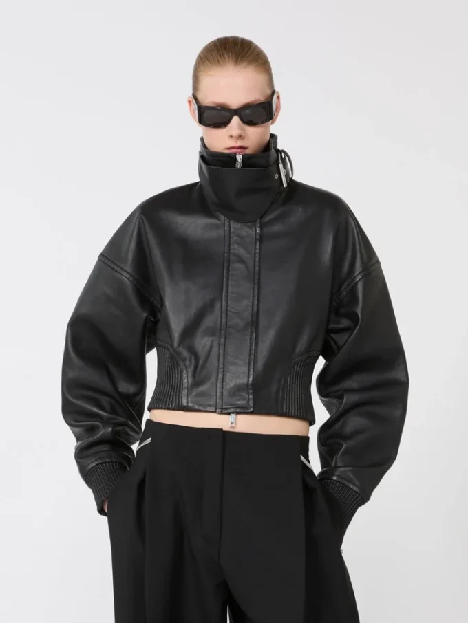 Chaqueta corta de cuero, negra Chaqueta corta de cuero, negra