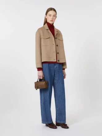 Chaqueta corta de lana, color beige