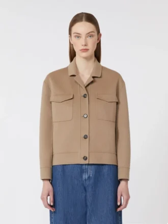 Chaqueta corta de lana, color beige