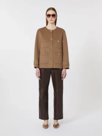 Chaqueta corta de paño de lana, color camel