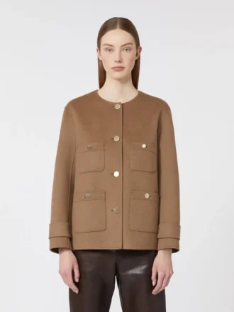 Chaqueta corta de paño de lana, color camel