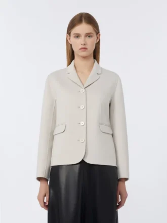 Chaqueta de lana de un solo botonero, color marfil