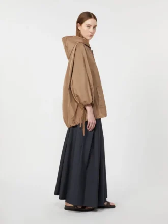 Chaqueta de tafetán repelente al agua, color camel