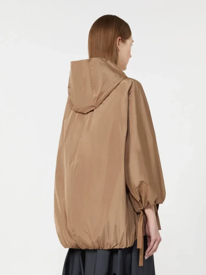 Chaqueta de tafetán repelente al agua, color camel Chaqueta de tafetán repelente al agua, color camel