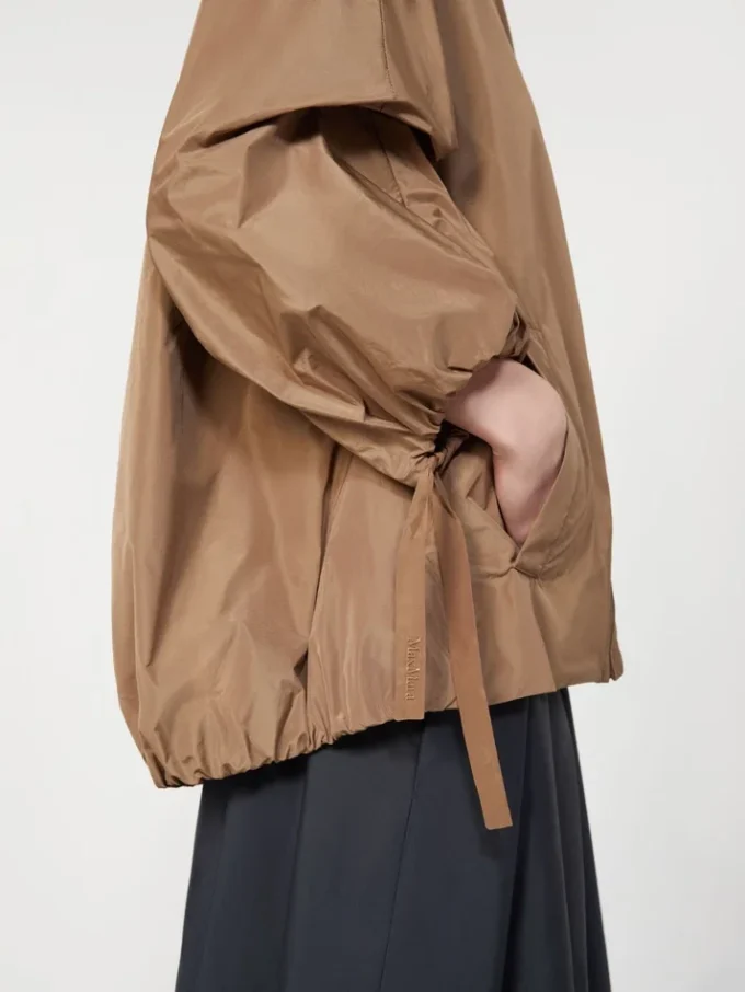 Chaqueta de tafetán repelente al agua, color camel Chaqueta de tafetán repelente al agua, color camel