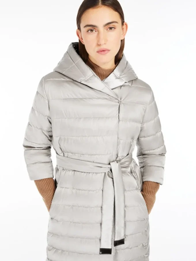 Chaqueta reversible de plumón en satén repelente al agua, color marfil Chaqueta reversible de plumón en satén repelente al agua, color marfil