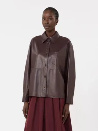 Chaqueta tipo camisa de piel napa, color burdeos