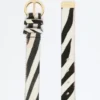 Cinturón de piel con estampado efecto pelo de potro, blanco Cinturón de piel con estampado efecto pelo de potro, blanco