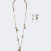 Conjunto con detalles de flores y cristales, dorado Conjunto con detalles de flores y cristales, dorado