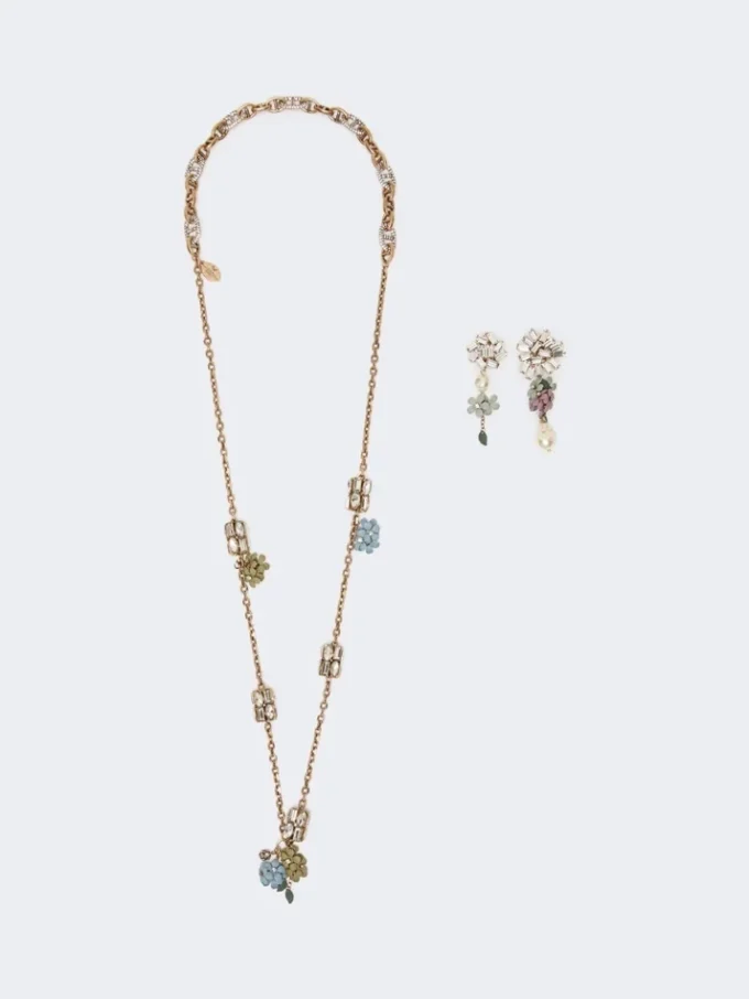Conjunto con detalles de flores y cristales, dorado Conjunto con detalles de flores y cristales, dorado