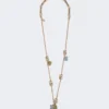 Conjunto con detalles de flores y cristales, dorado Conjunto con detalles de flores y cristales, dorado