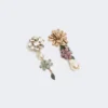 Conjunto con detalles de flores y cristales, dorado Conjunto con detalles de flores y cristales, dorado