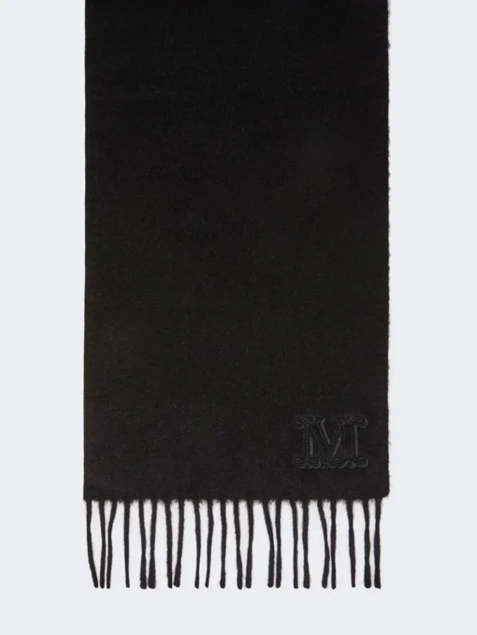 Estola camel con monograma bordado, negra Estola camel con monograma bordado, negra
