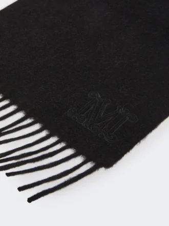 Estola camel con monograma bordado, negra