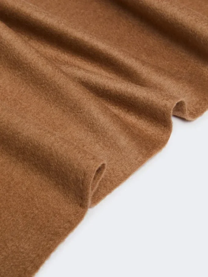 Estola de color camel con monograma bordado, camel Estola de color camel con monograma bordado, camel
