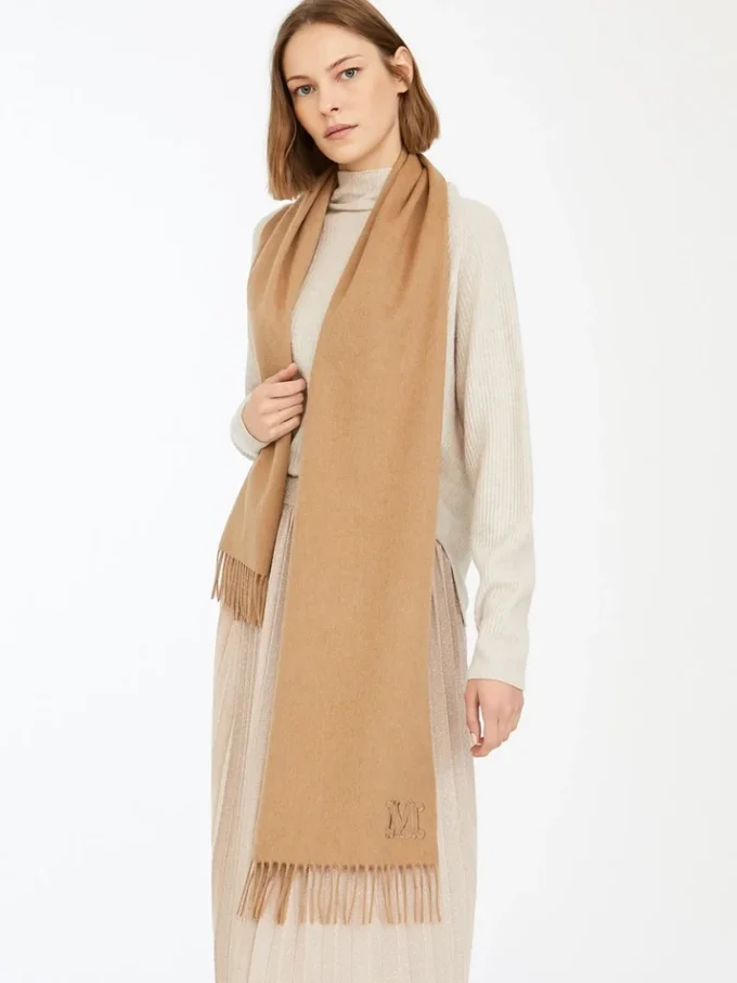 Estola de color camel con monograma bordado, camel Estola de color camel con monograma bordado, camel