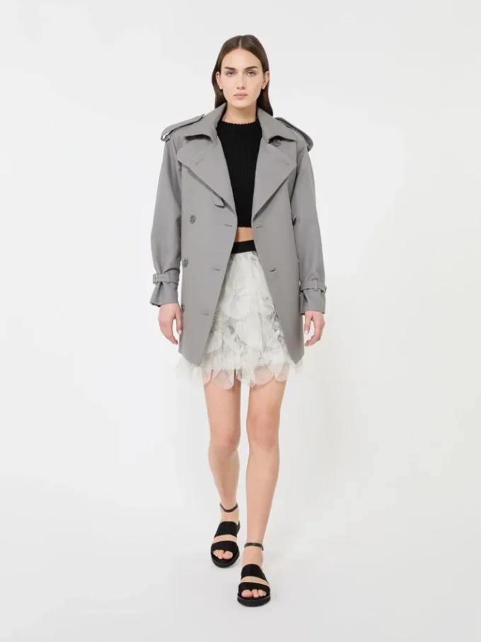 Falda corta con pétalos de organza estampada, gris perla