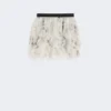 Falda corta con pétalos de organza estampada, gris perla