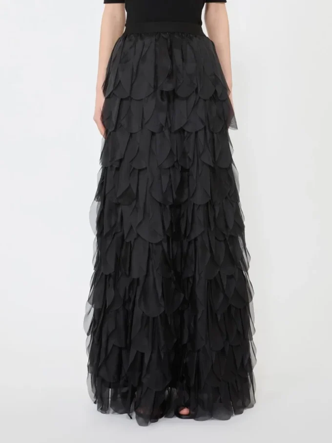 Falda larga con pétalos de organza de seda, negra Falda larga con pétalos de organza de seda, negra