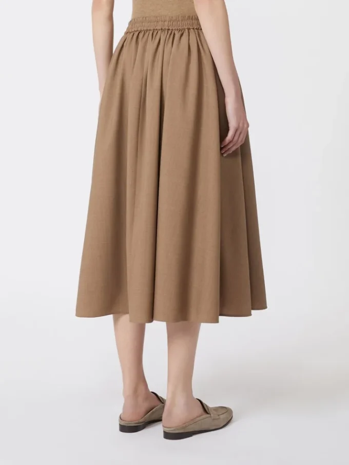 Falda midi de tejido de lana, color avellana Falda midi de tejido de lana, color avellana