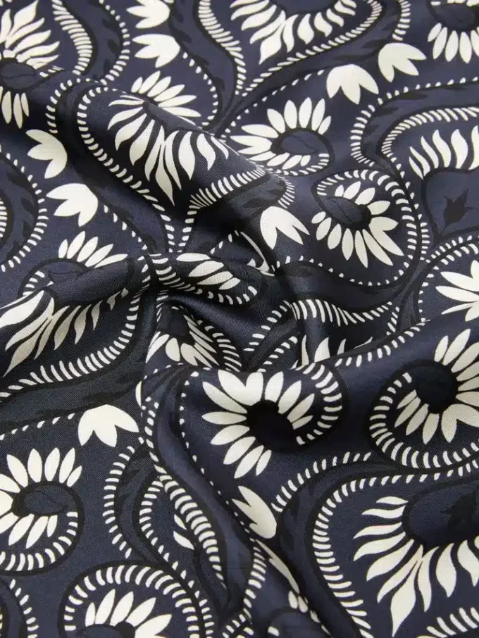 Fular cuadrado de seda estampado, azul marino