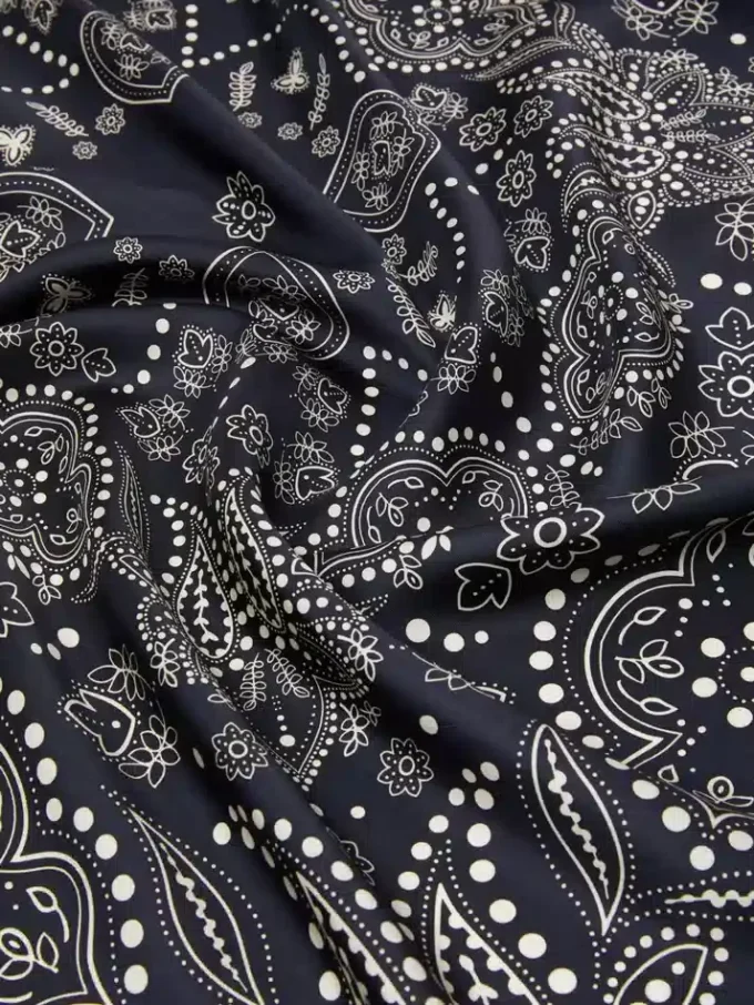 Fular cuadrado de seda estampado, azul medianoche