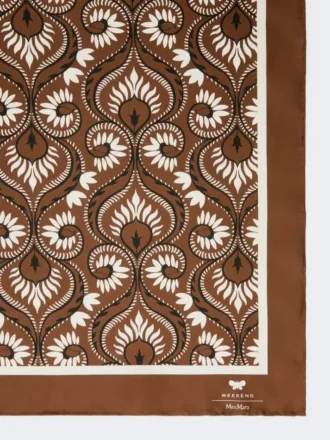 Fular cuadrado de seda estampado, color caramelo