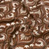 Fular cuadrado de seda estampado, color caramelo