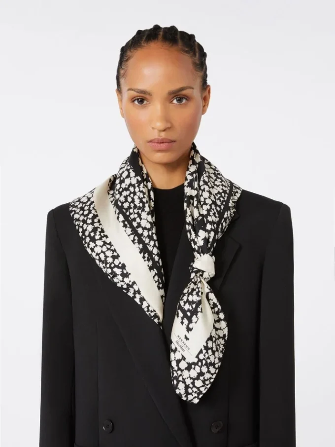 Fular de sarga de seda estampado, negro Fular de sarga de seda estampado, negro
