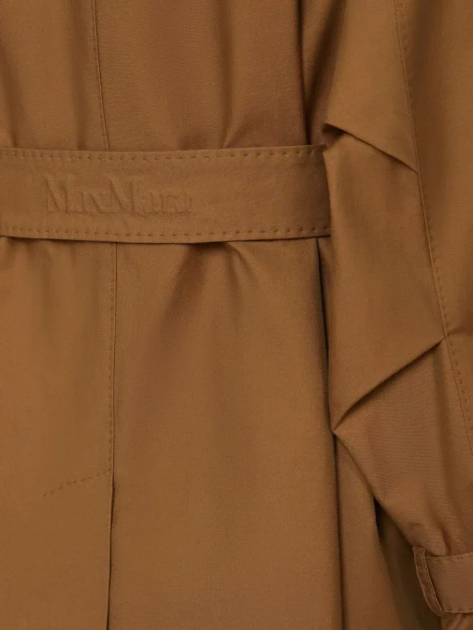 Gabardina de sarga repelente al agua con doble botonadura, color tabaco Gabardina de sarga repelente al agua con doble botonadura, color tabaco