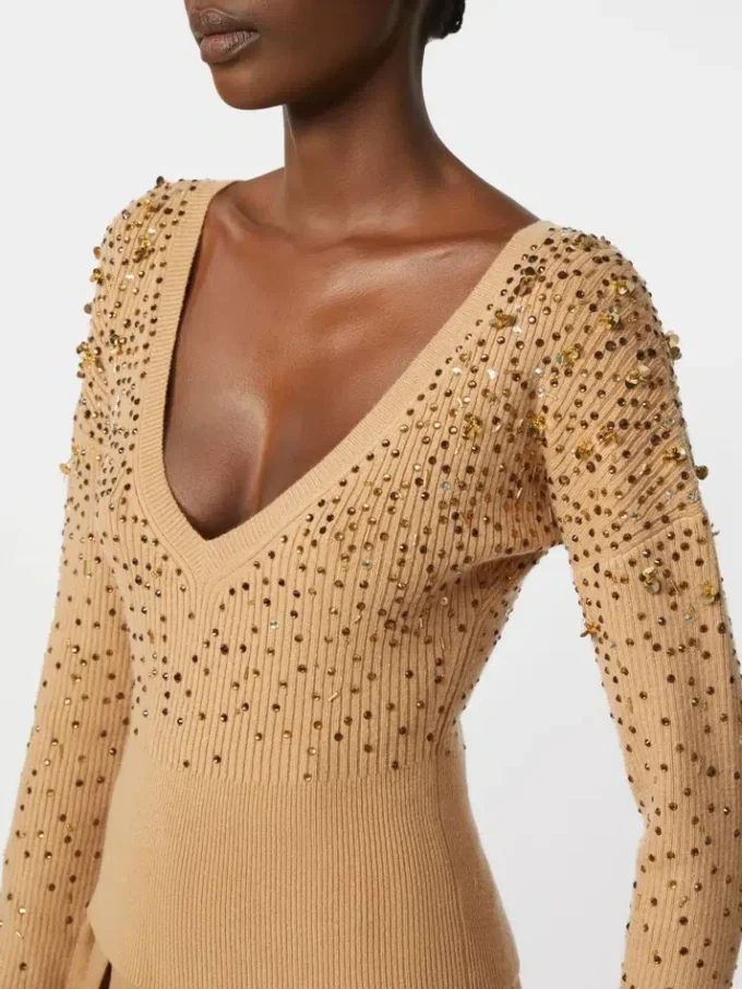 Jersey de cuello en V de lana y cachemira, color camel Jersey de cuello en V de lana y cachemira, color camel